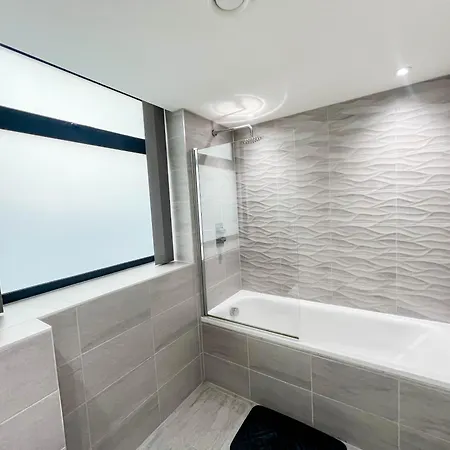 Old Trafford 3Br Penthouse! Free Street Parking & Long Stays Accepted! Manchester Exterior foto
