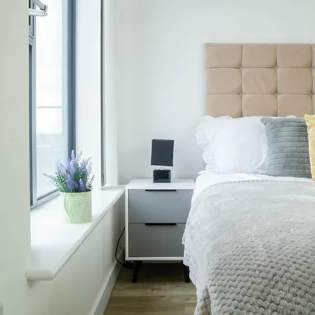 Old Trafford 3Br Penthouse! Free Street Parking & Long Stays Accepted! Manchester Exterior foto