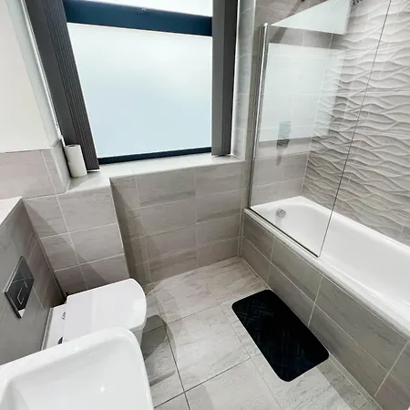 Old Trafford 3Br Penthouse! Free Street Parking & Long Stays Accepted! Manchester Exterior foto