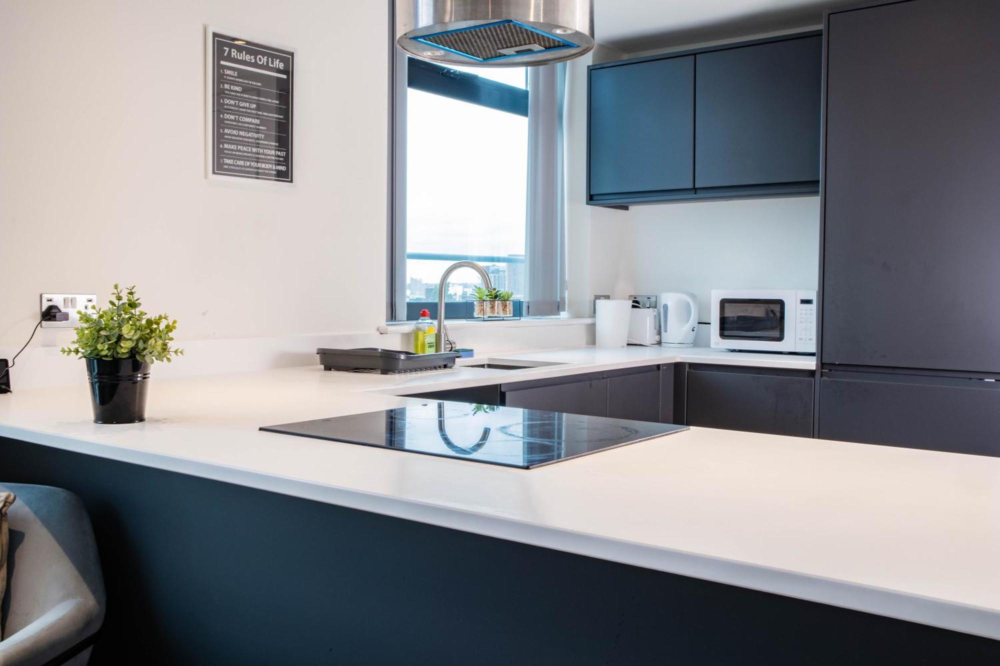 Old Trafford 3br Penthouse! Free Street Parking & Long Accepted! Apartment Manchester