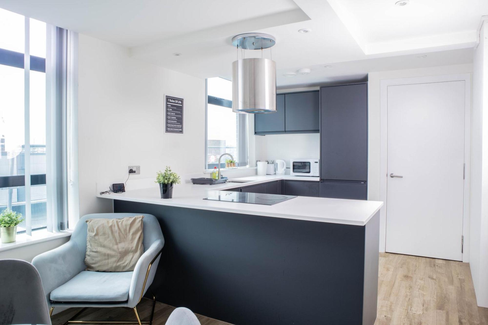 Apartment Old Trafford 3br Penthouse! Free Street Parking & Long Accepted!