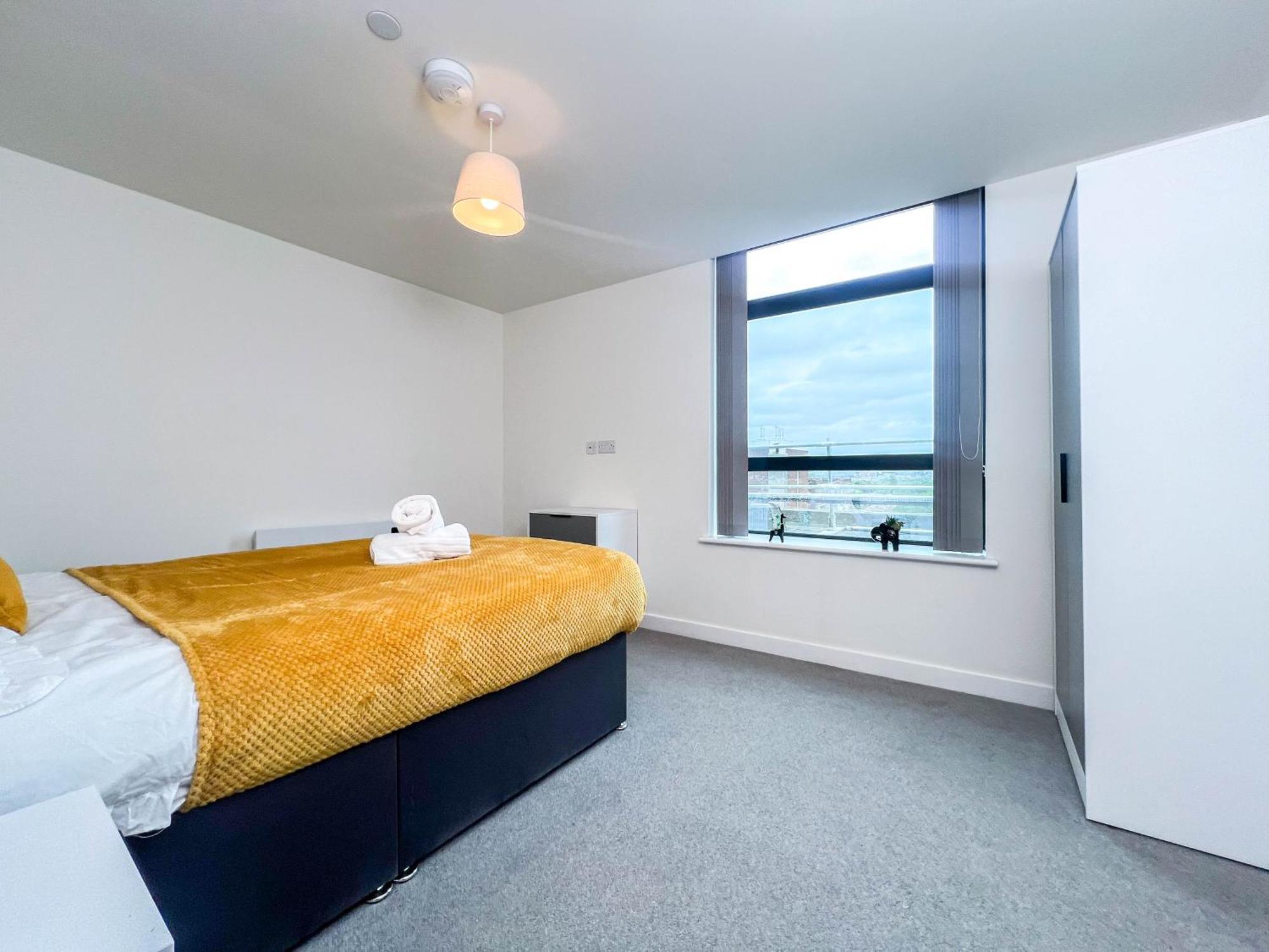 Apartment Old Trafford 3br Penthouse! Free Street Parking & Long Accepted! Manchester