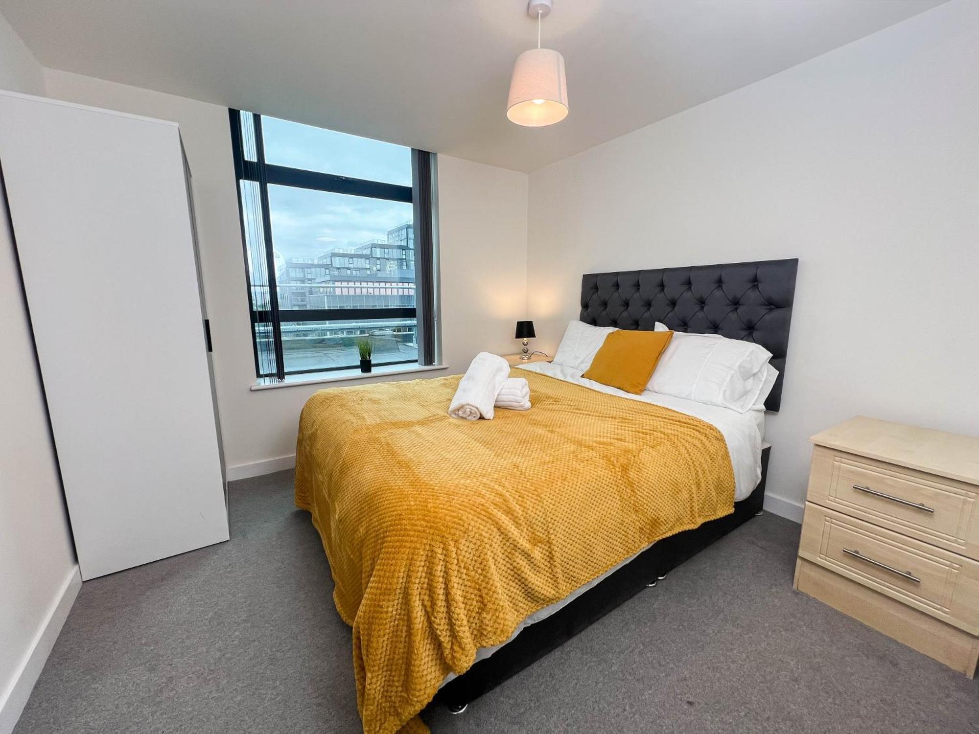 Old Trafford 3br Penthouse! Free Street Parking & Long Accepted! Apartamento Manchester