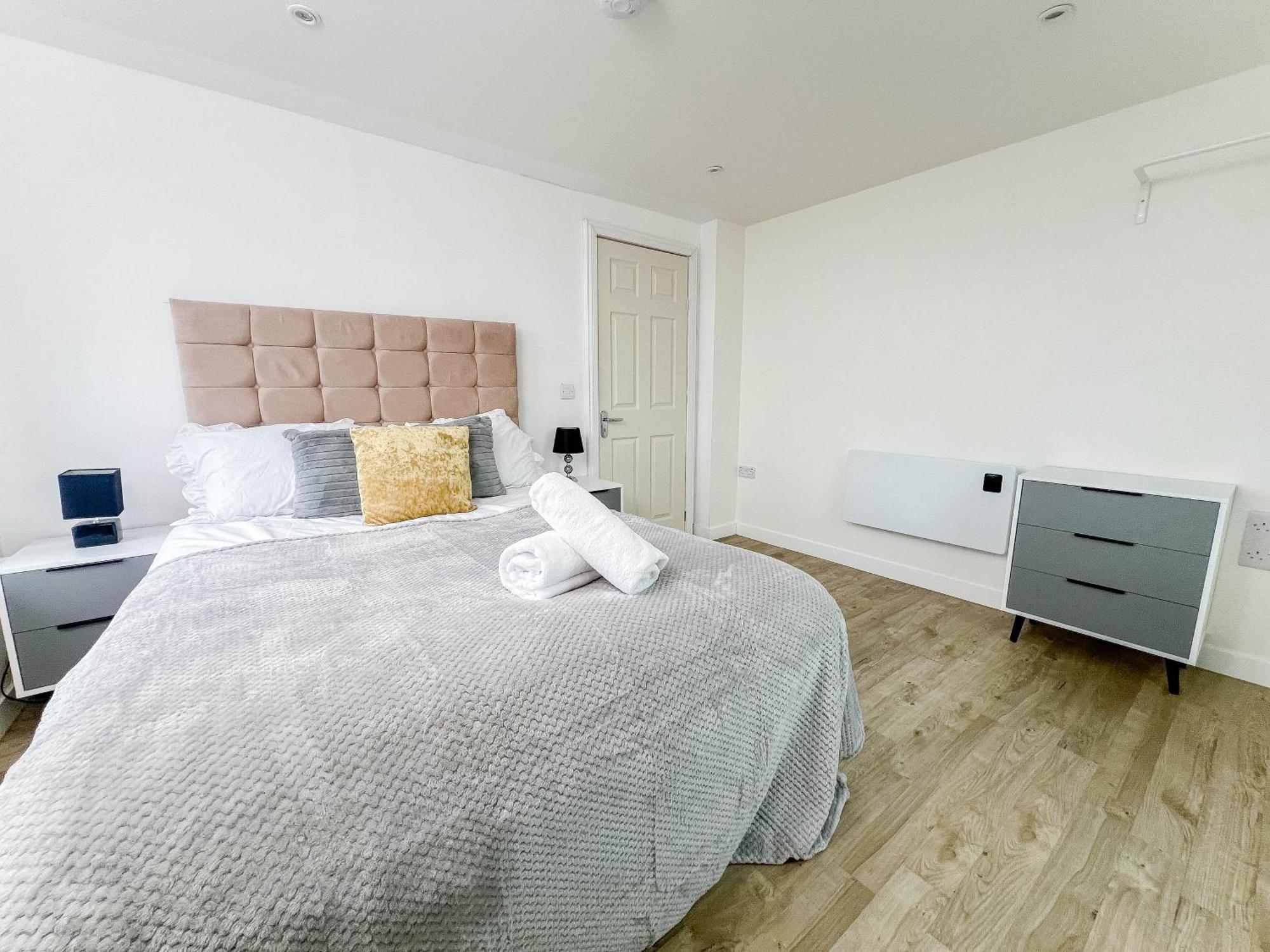 Old Trafford 3br Penthouse! Free Street Parking & Long Accepted! Apartamento Manchester